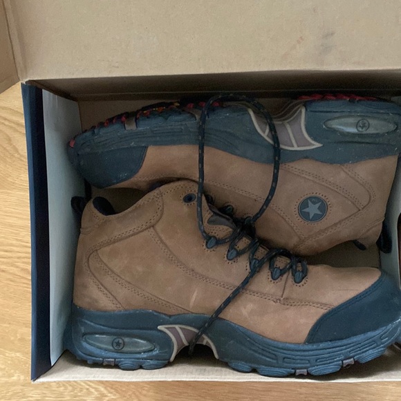 Converse hikers - Picture 1 of 2